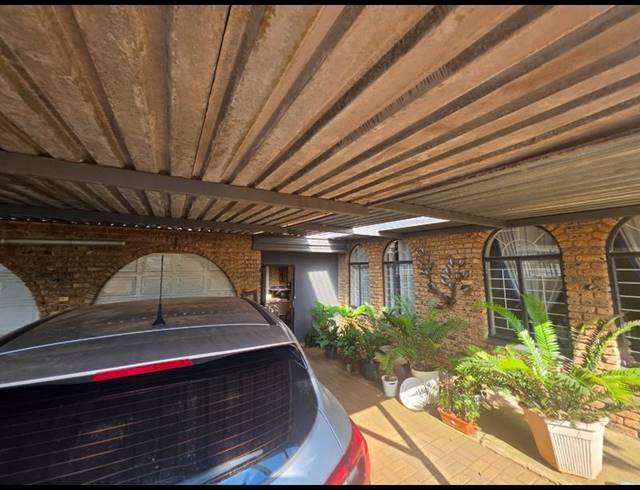 4 BEDROOM HOUSE FOR SALE IN HELIKONPARK